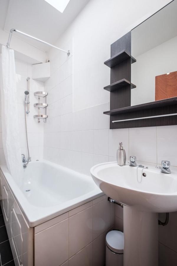 Oxford Street London By Threstle Apartment Bagian luar foto